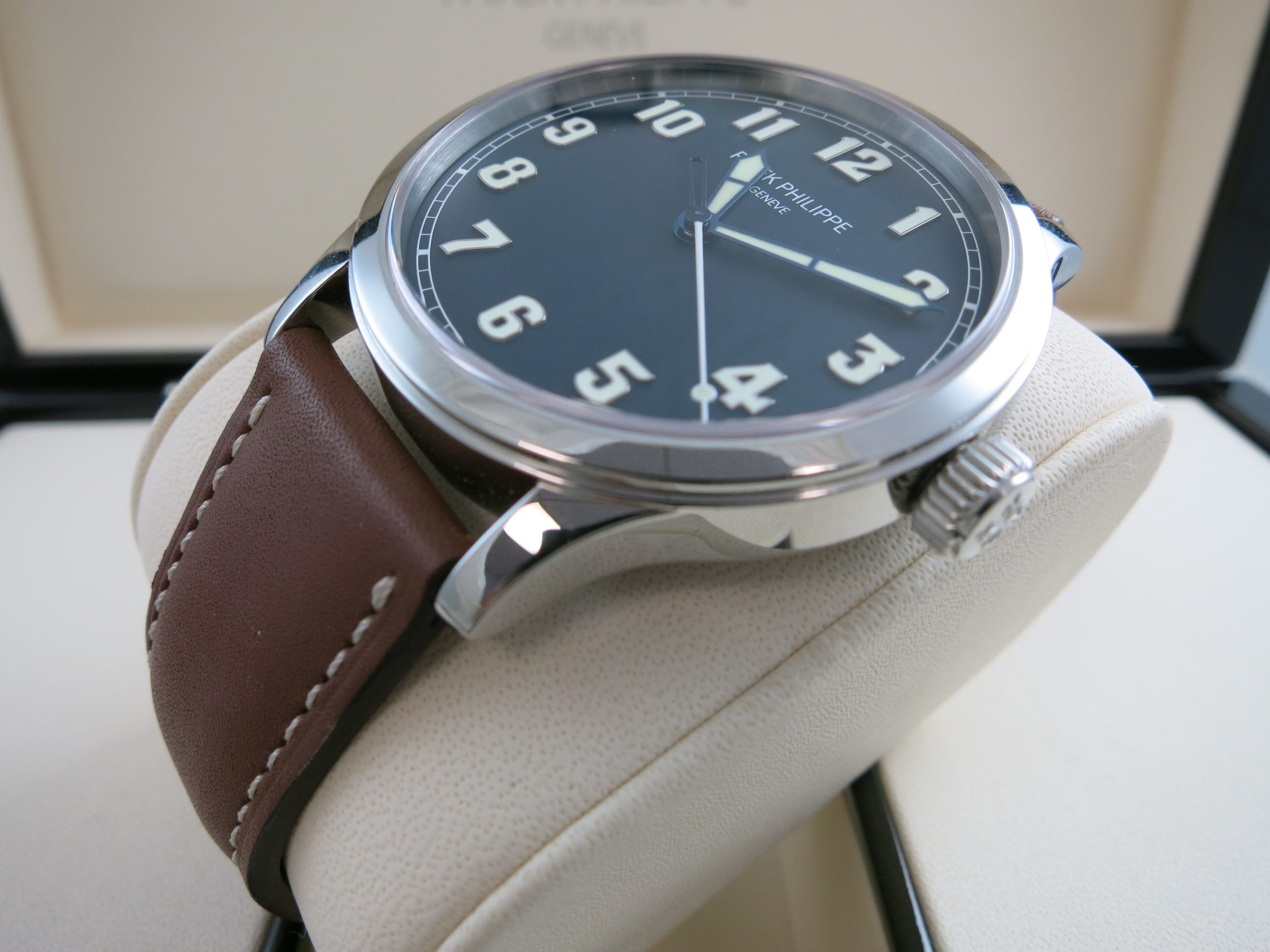 Patek Philippe Limited Edition 5522a Pilot Watch Complete Unworn - Image 3