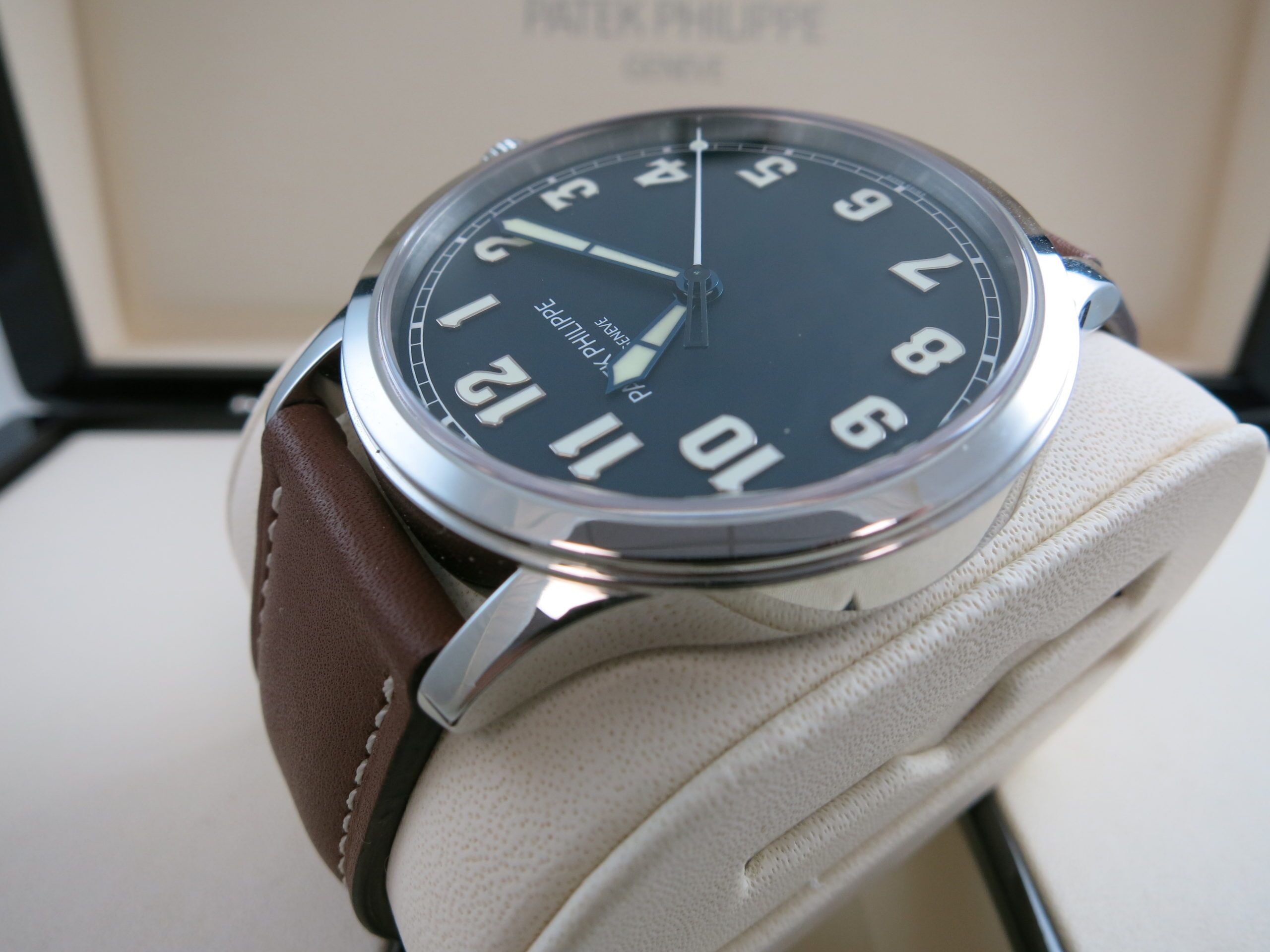 Patek Philippe Limited Edition 5522a Pilot Watch Complete Unworn - Image 4