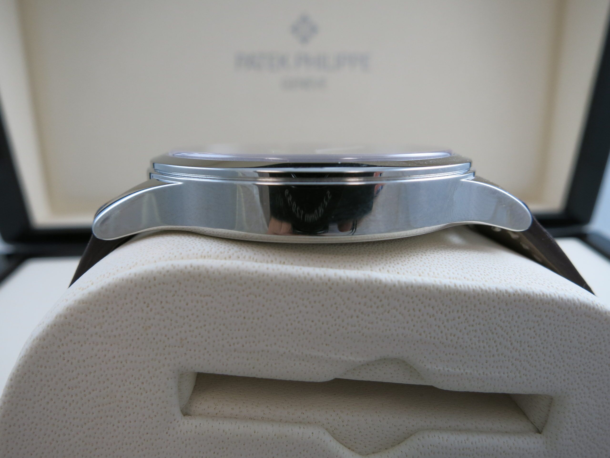Patek Philippe Limited Edition 5522a Pilot Watch Complete Unworn - Image 5