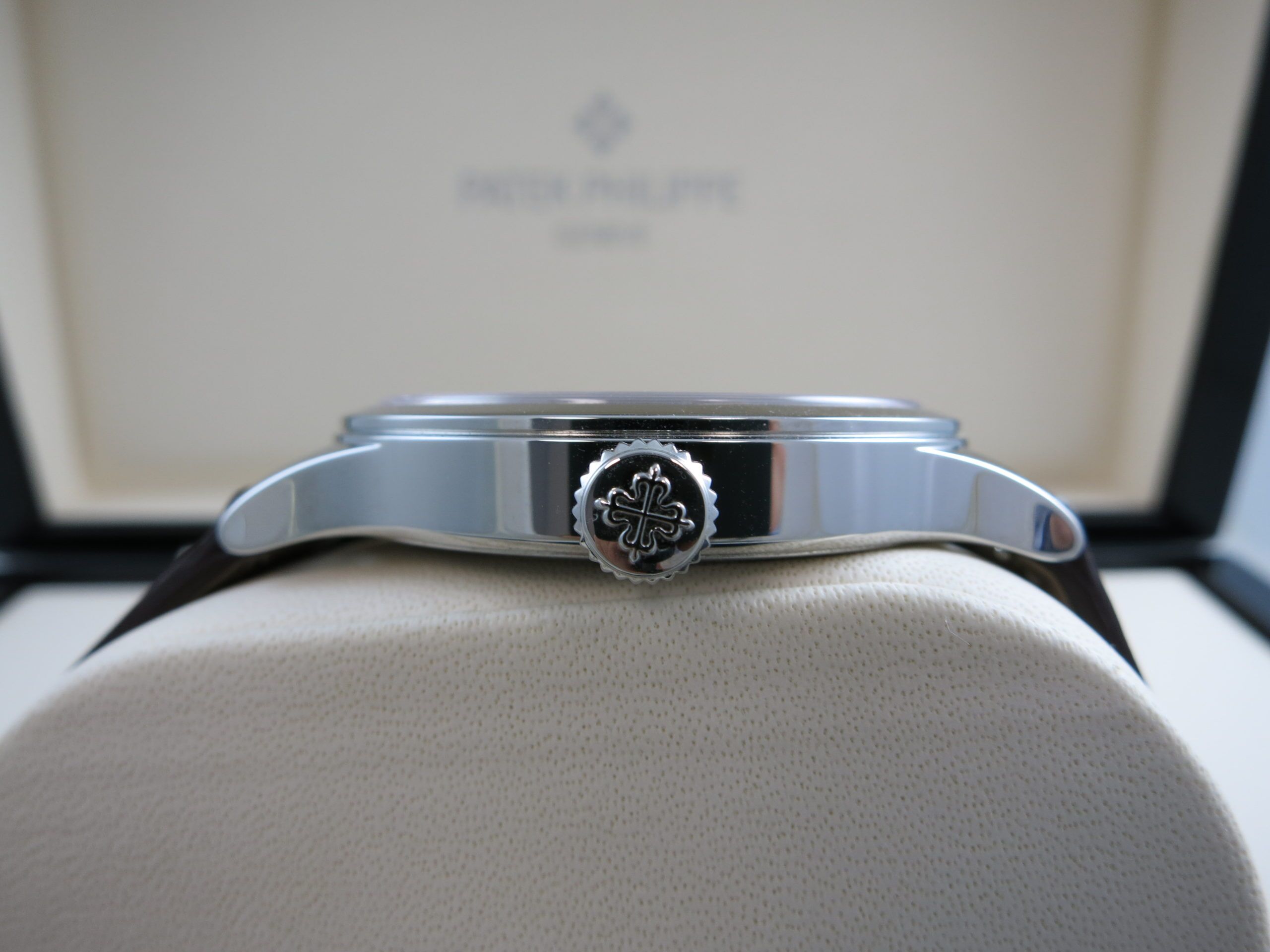 Patek Philippe Limited Edition 5522a Pilot Watch Complete Unworn - Image 6