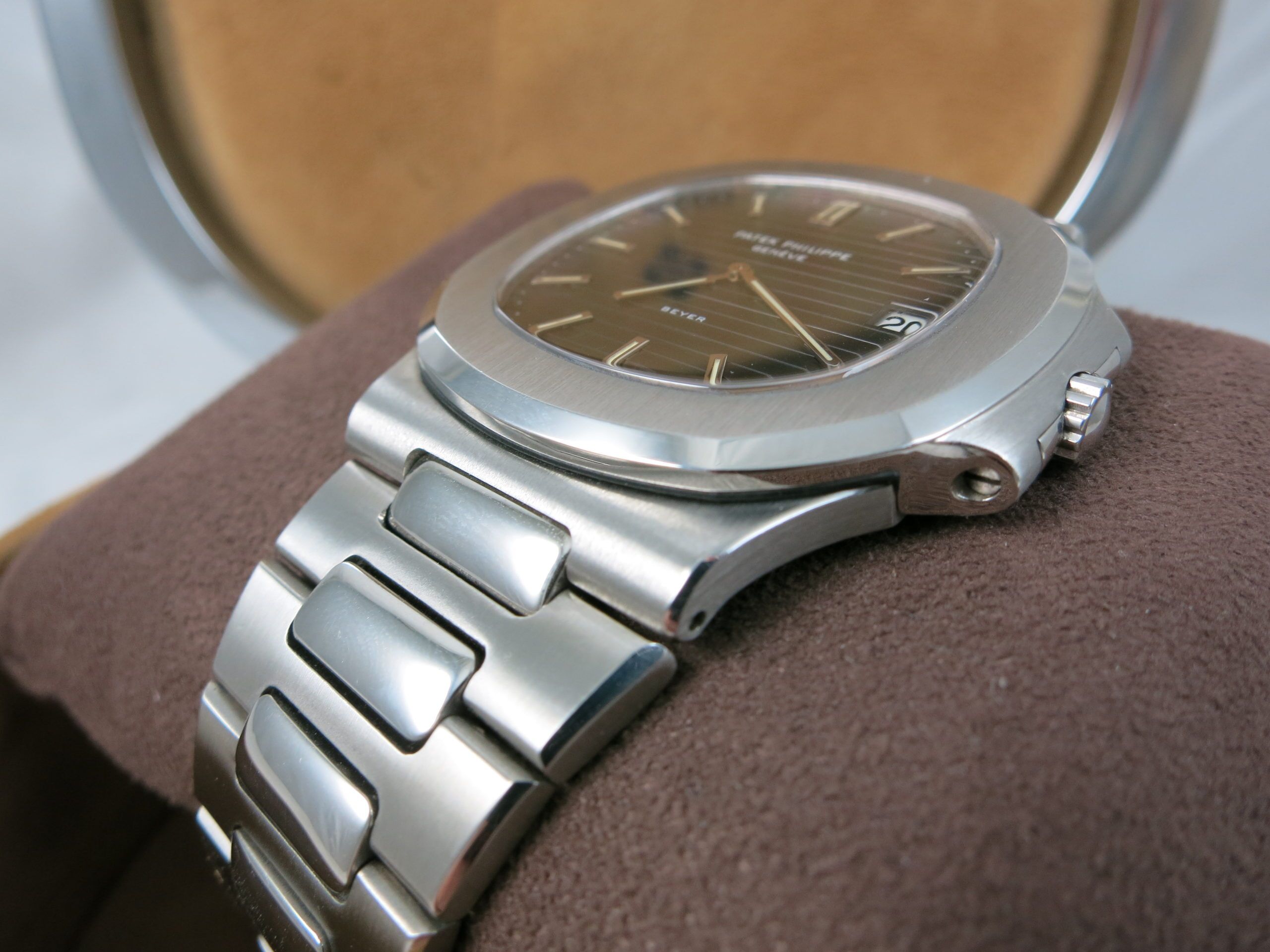 Patek Philippe Nautilus Ref. 3700 Jumbo Beyer Stamped Dial - Image 4