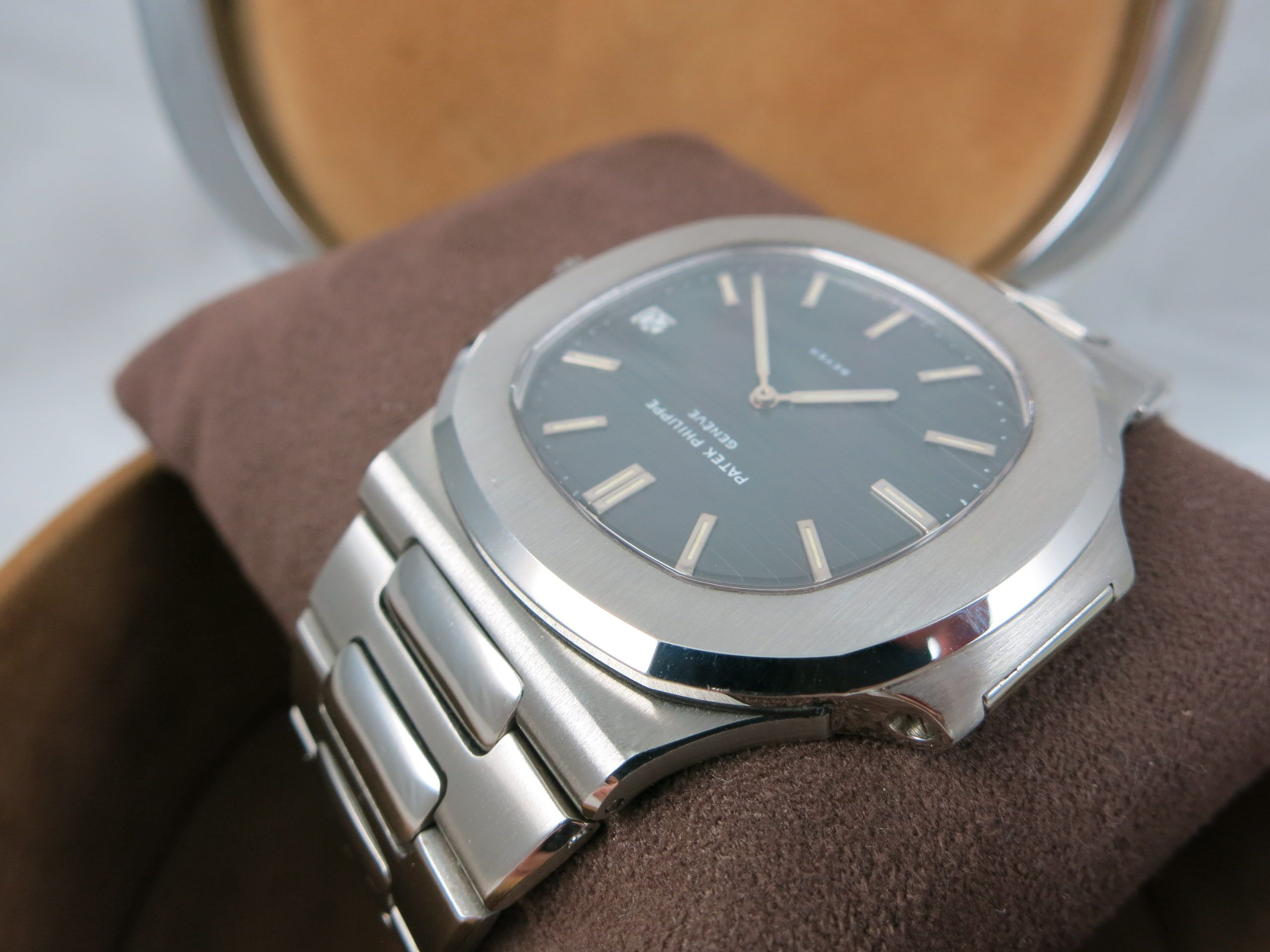 Patek Philippe Nautilus Ref. 3700 Jumbo Beyer Stamped Dial - Image 5