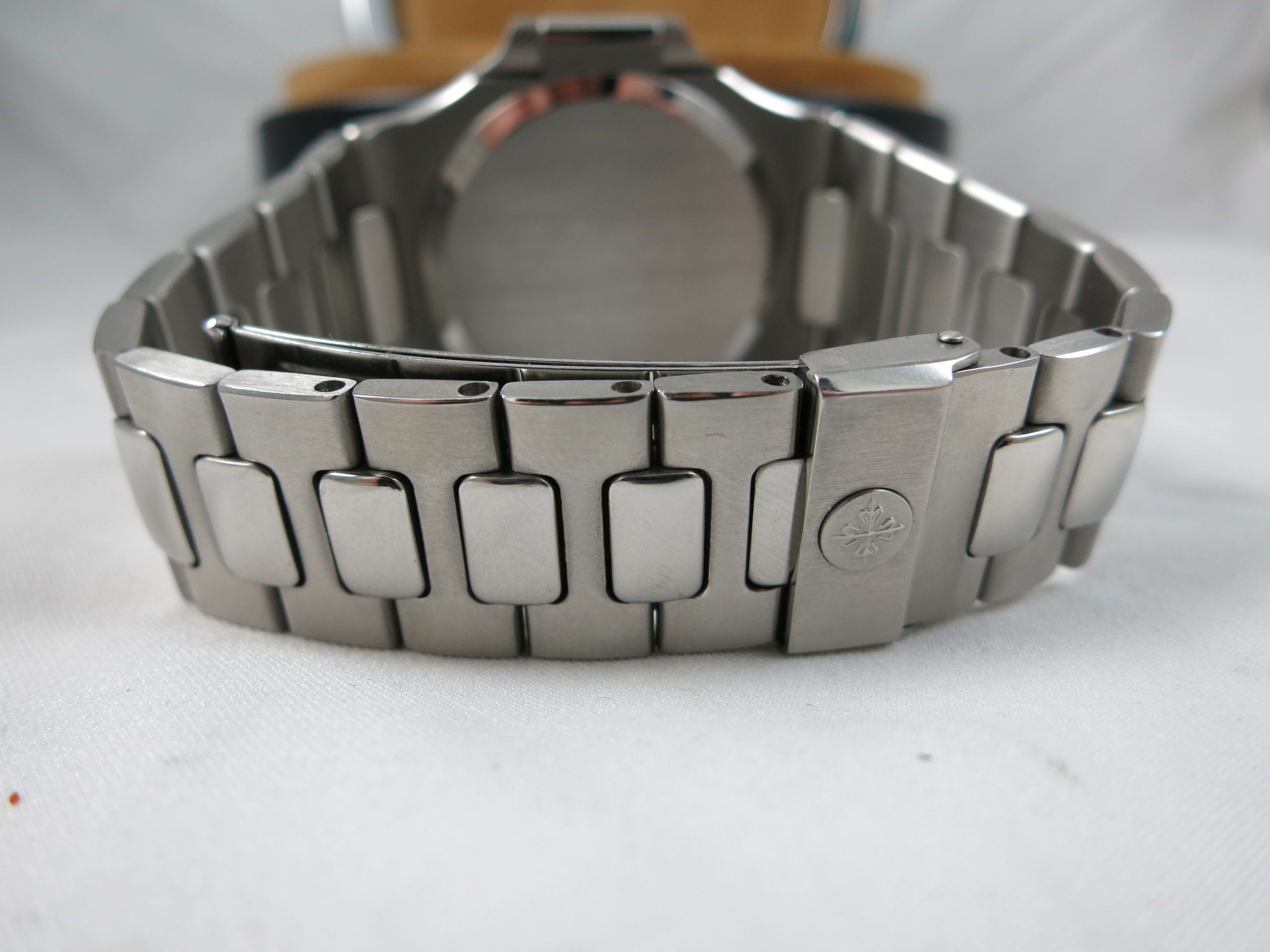 Patek Philippe Nautilus Ref. 3700 Jumbo Beyer Stamped Dial - Image 10