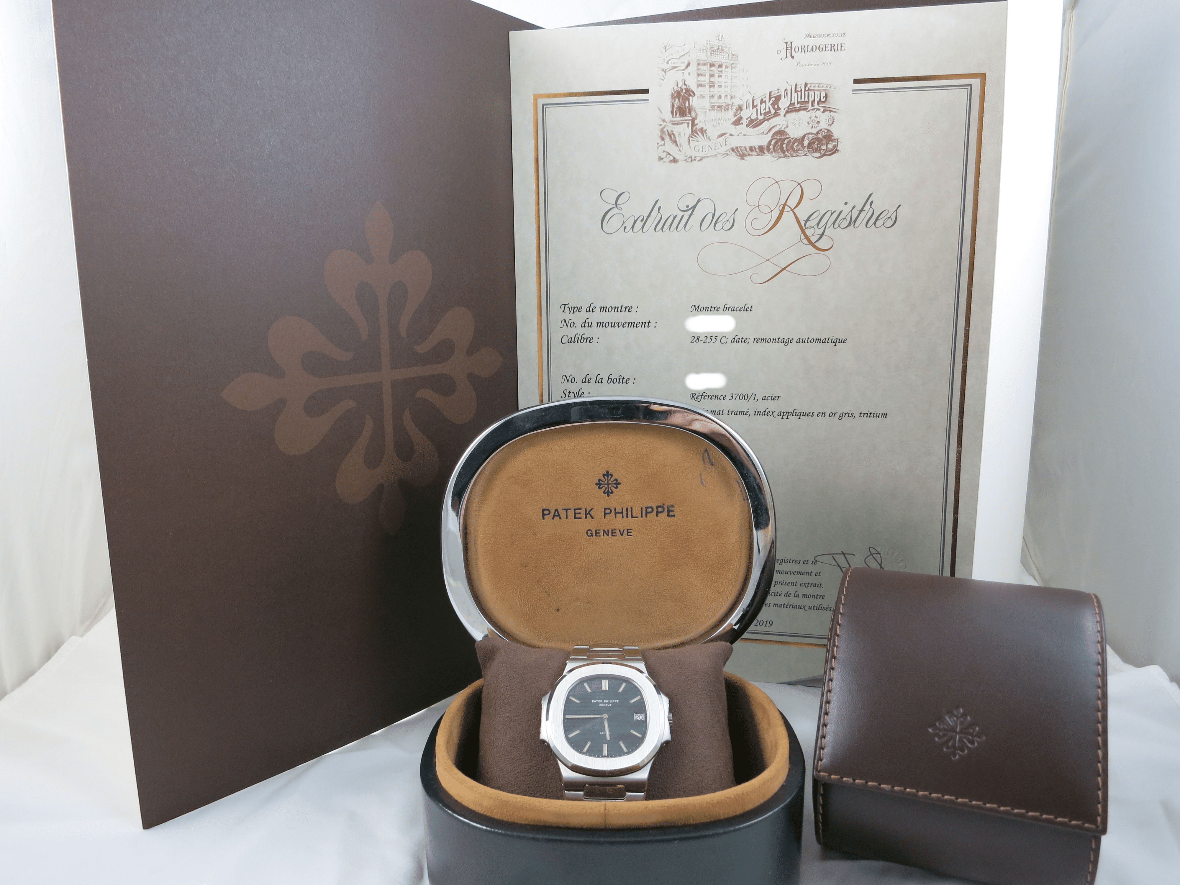 Patek Philippe Nautilus Ref. 3700 Jumbo Beyer Stamped Dial - Image 2