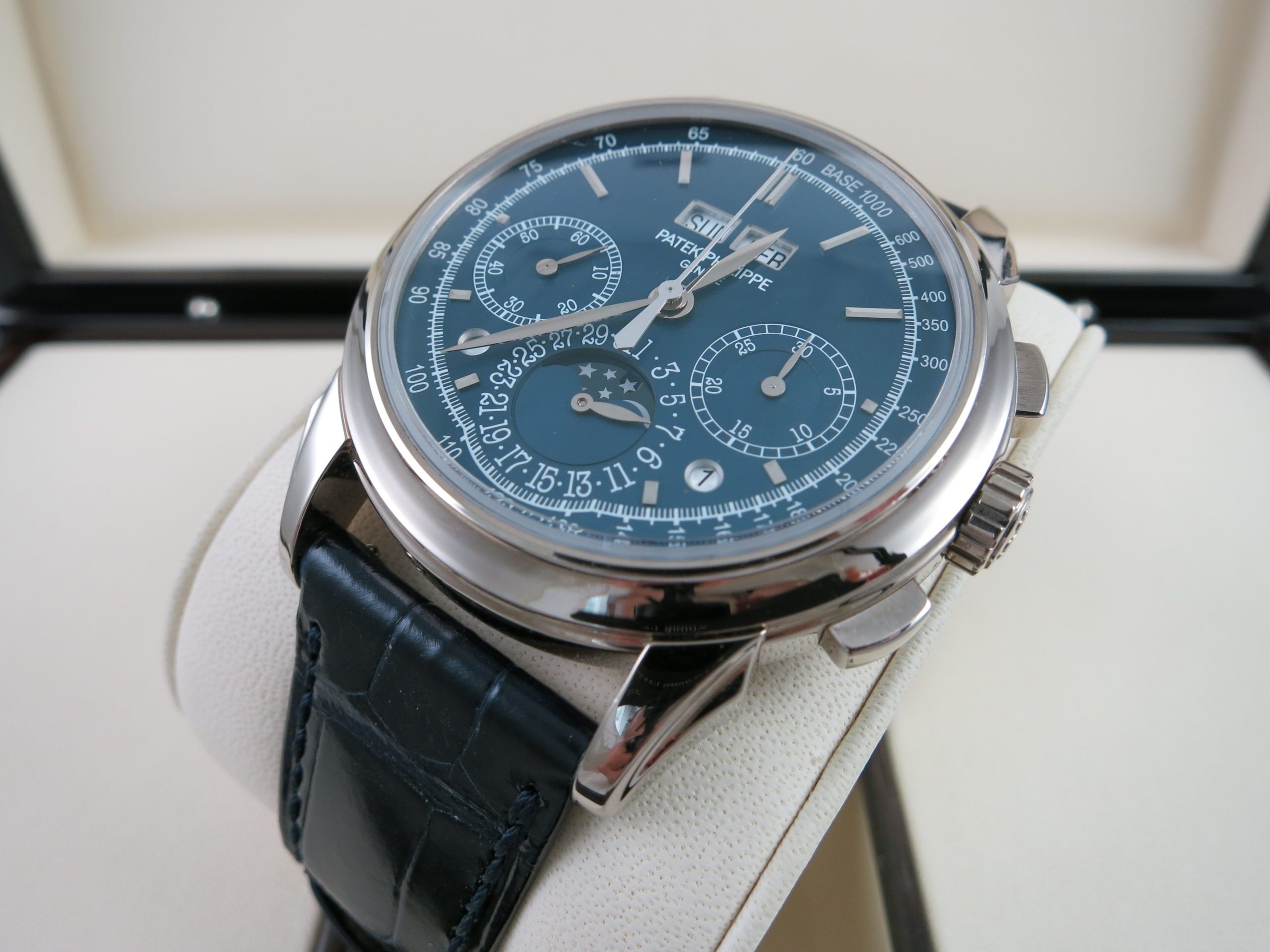 Patek Philippe 5270G Perpetual Calendar Chronograph Blue Dial Complete Set - Image 3