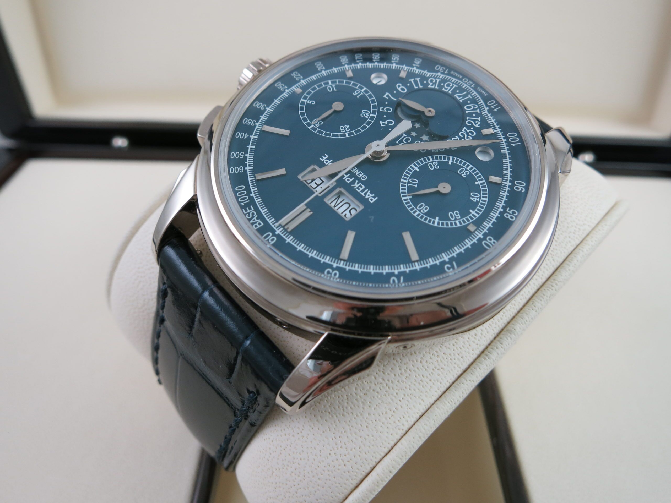 Patek Philippe 5270G Perpetual Calendar Chronograph Blue Dial Complete Set - Image 4