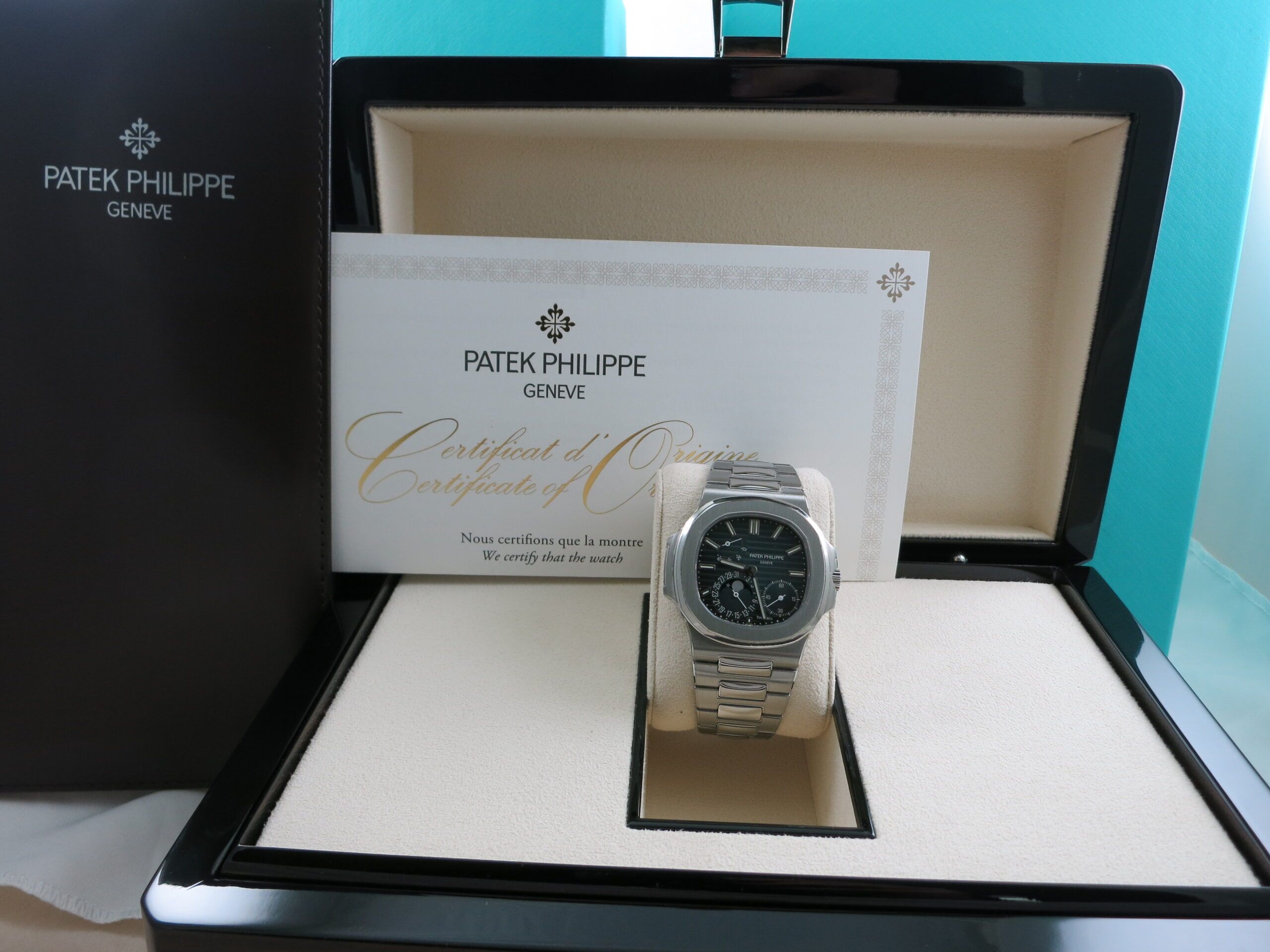 Patek Philippe Nautilus 5712/1a Tiffany Stamped Complete Set - Image 2