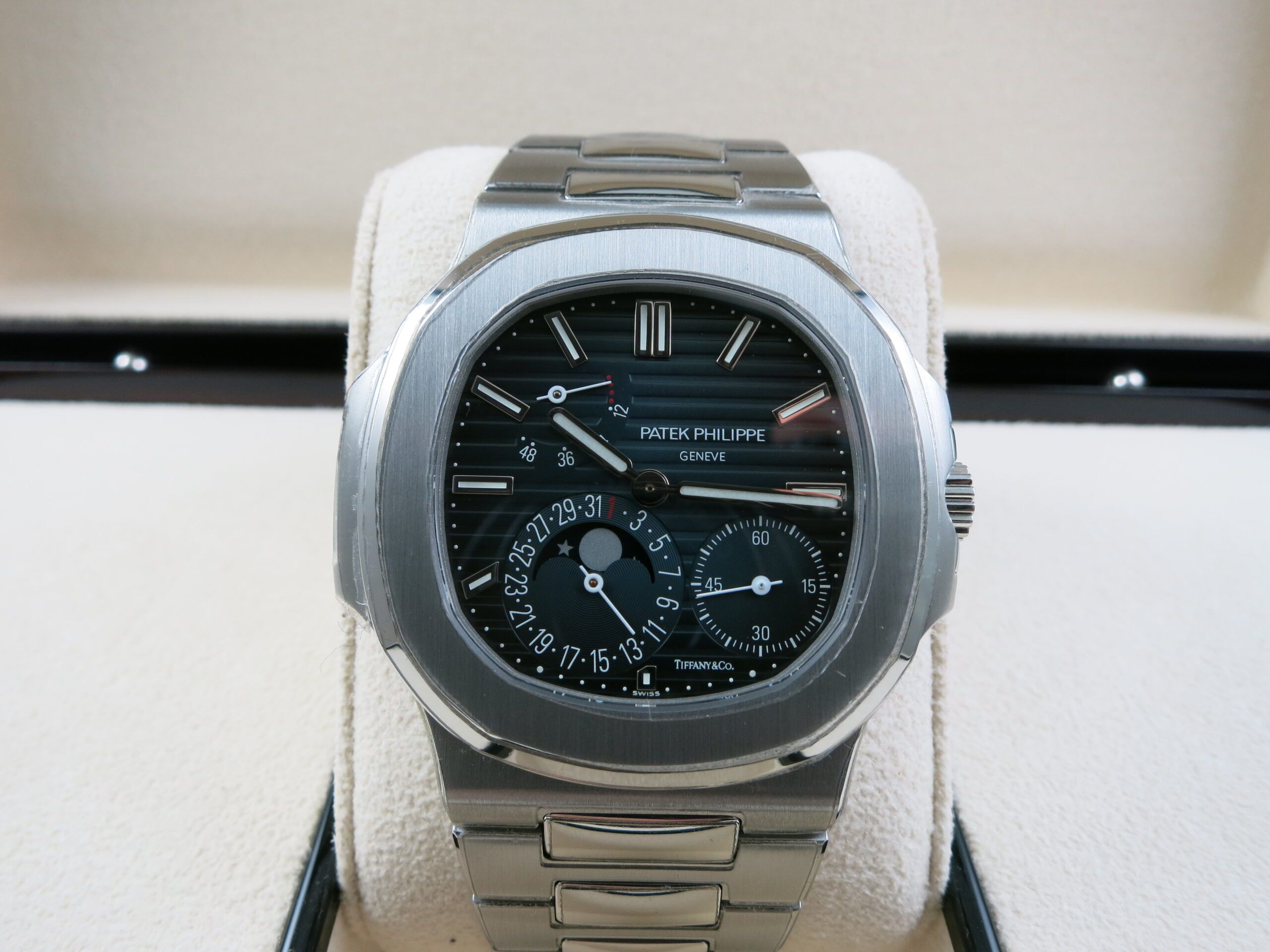 Patek Philippe Nautilus 5712/1a Tiffany Stamped Complete Set