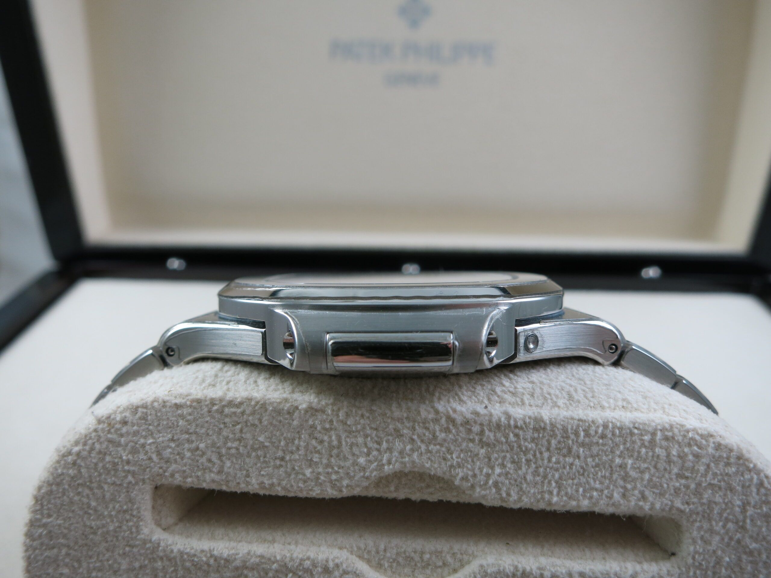 Patek Philippe Nautilus 5712/1a Tiffany Stamped Complete Set - Image 5