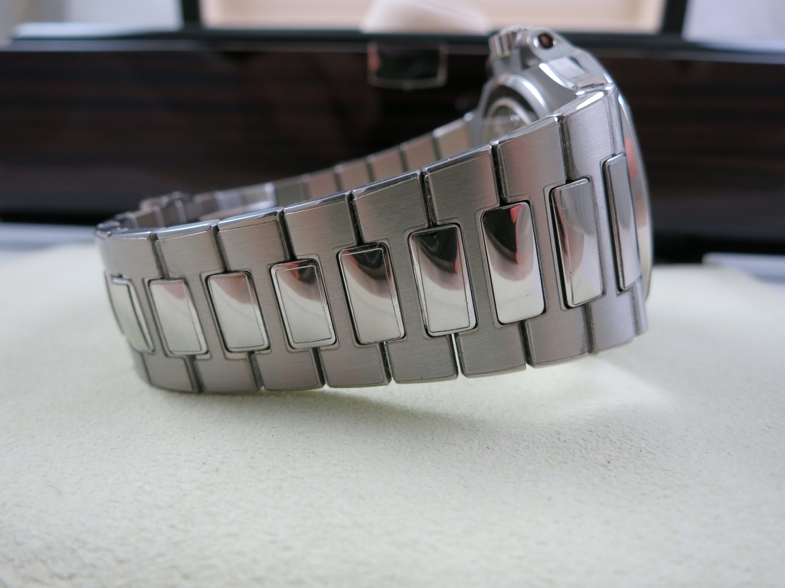 Patek Philippe Nautilus 5712/1a Tiffany Stamped Complete Set - Image 7