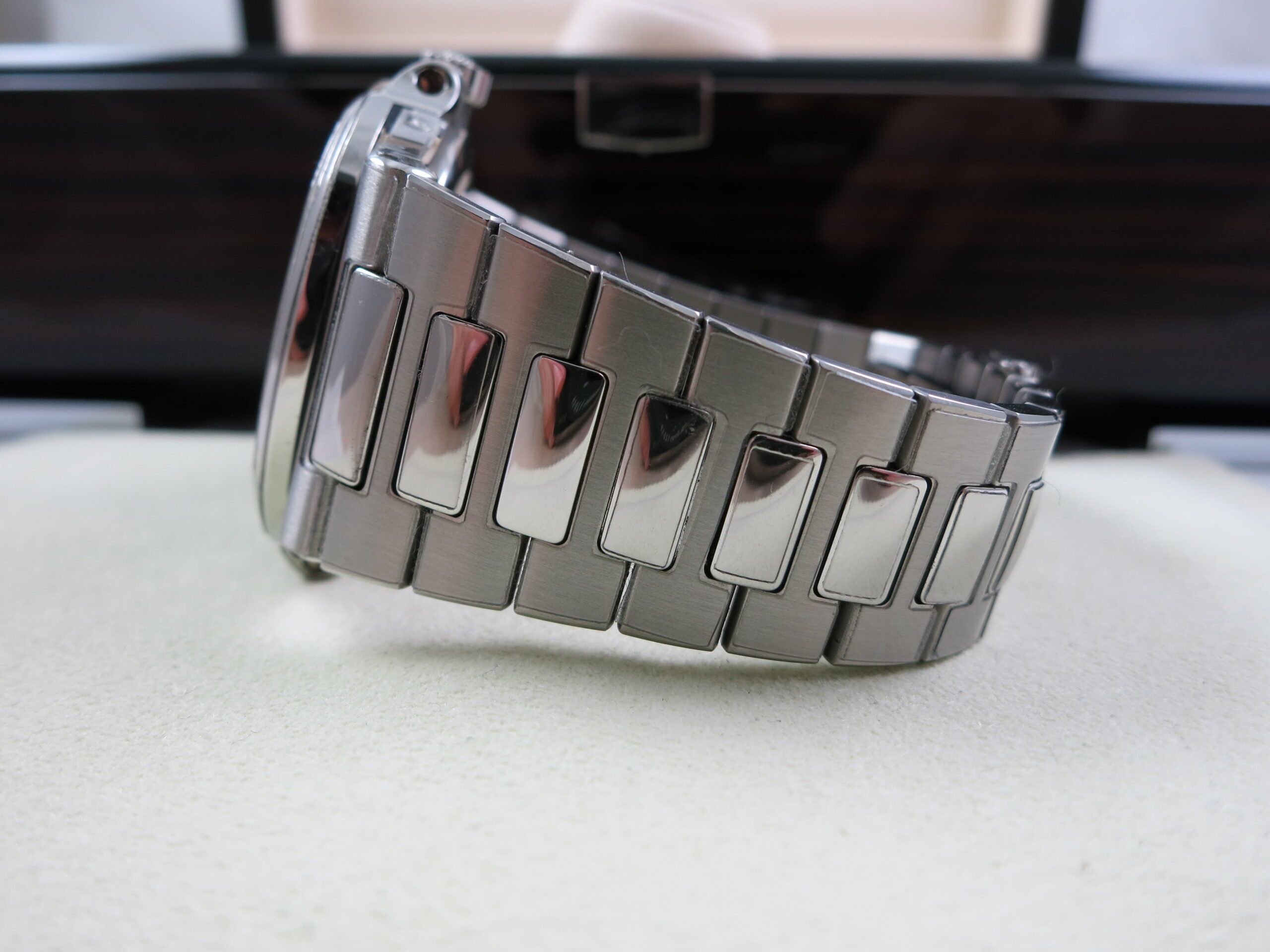 Patek Philippe Nautilus 5712/1a Tiffany Stamped Complete Set - Image 8